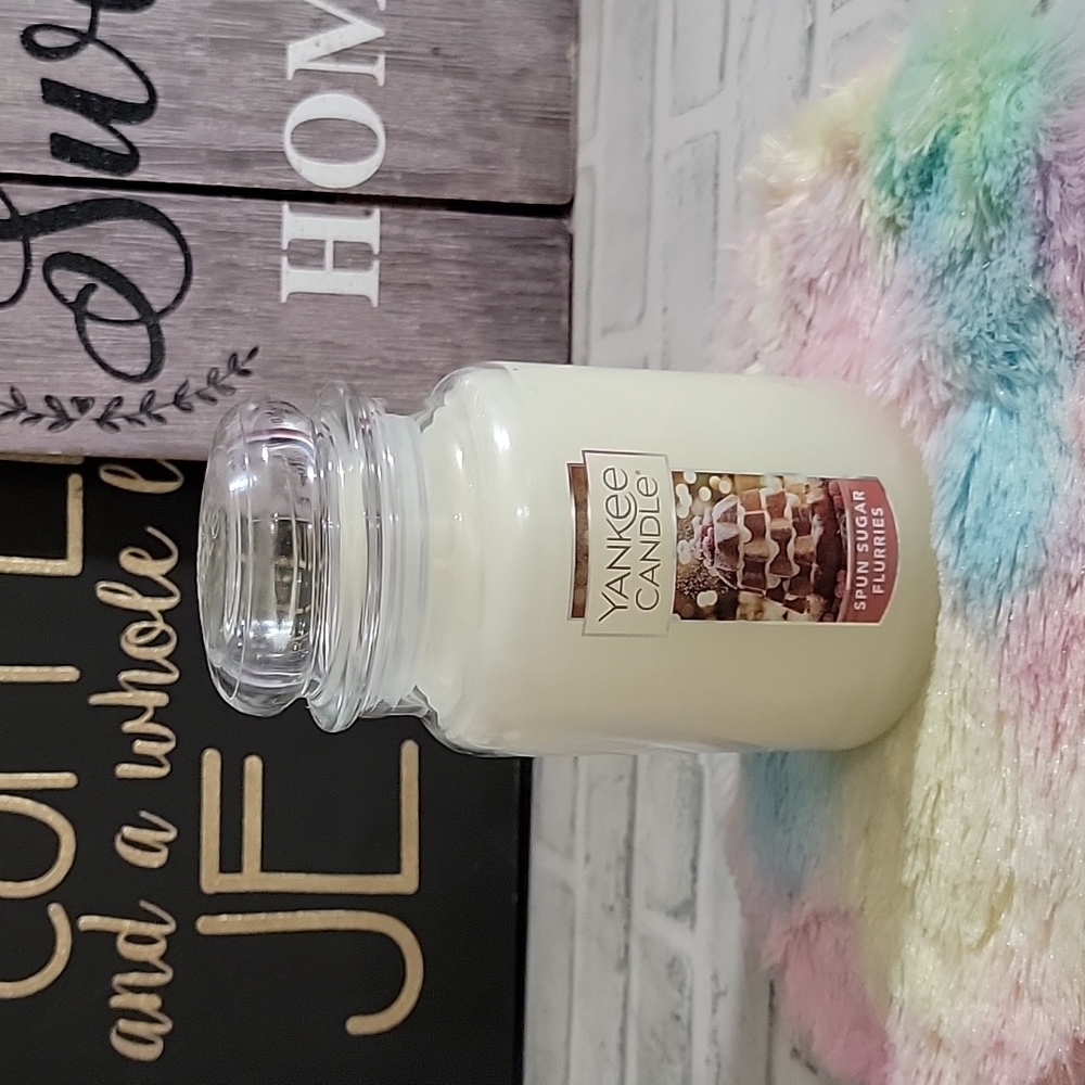 YANKEE CANDLE SPUN SUGAR FLURRIES